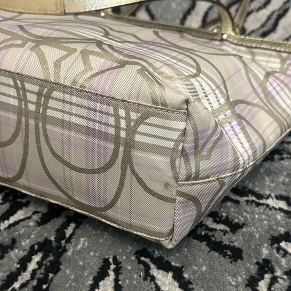 Coach Poppy Tote Bag comes with card holder - Picture 8 of 14